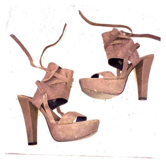 Vera Wang Lavendar Brown Suede Platform Heels - Picture 2 of 8